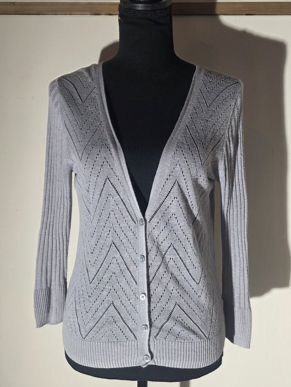 Worthington Light Gray Chevron Eyelet V-Neck Button Cardigan (Size S)